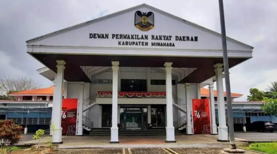 Dihadiri Bupati RD, DPRD Minahasa Gelar Rapat Paripurna Pembicaraan Tingkat l terhadap Rancangan Peraturan Daerah  APBD Minahasa 2026